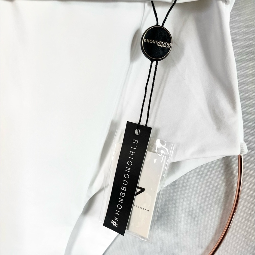 White one piece swimsuit w/ mesh and keyhole design in front and back monokini - Picture 4 of 4